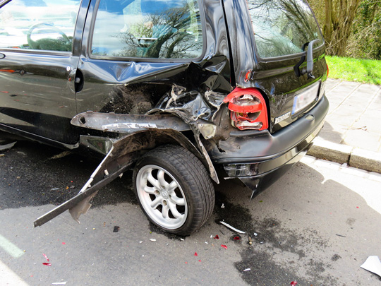 Bei Unfall Heckschaden ein Kfz-Gutachten von K & F Kfz-Meisterwerkstatt